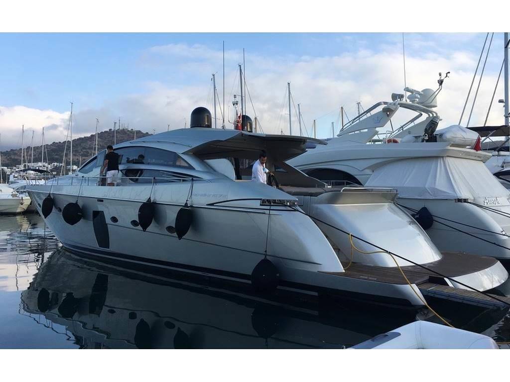 Pershing 72