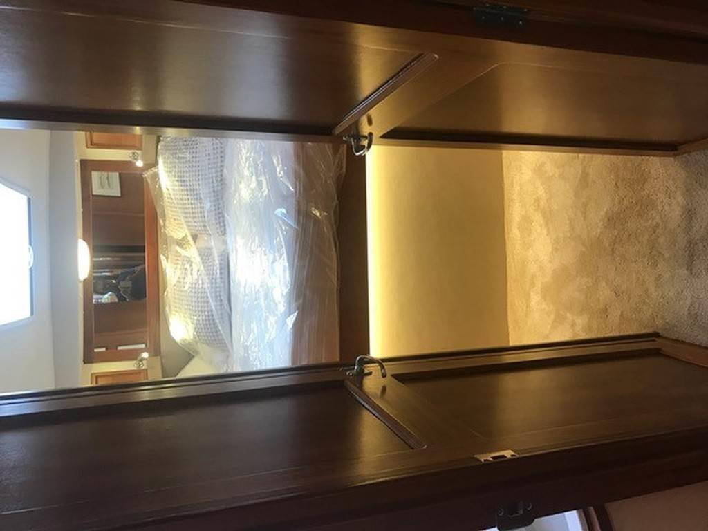 Riviera 48 flybridge