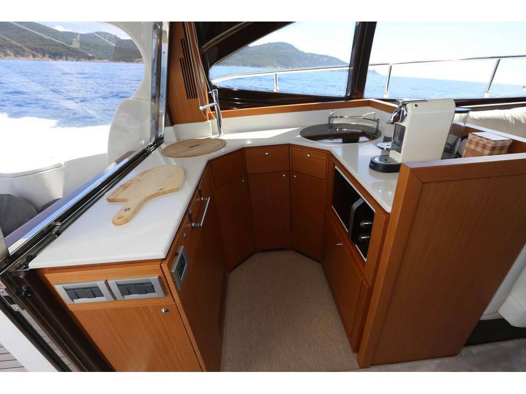 Ferretti yachts 500