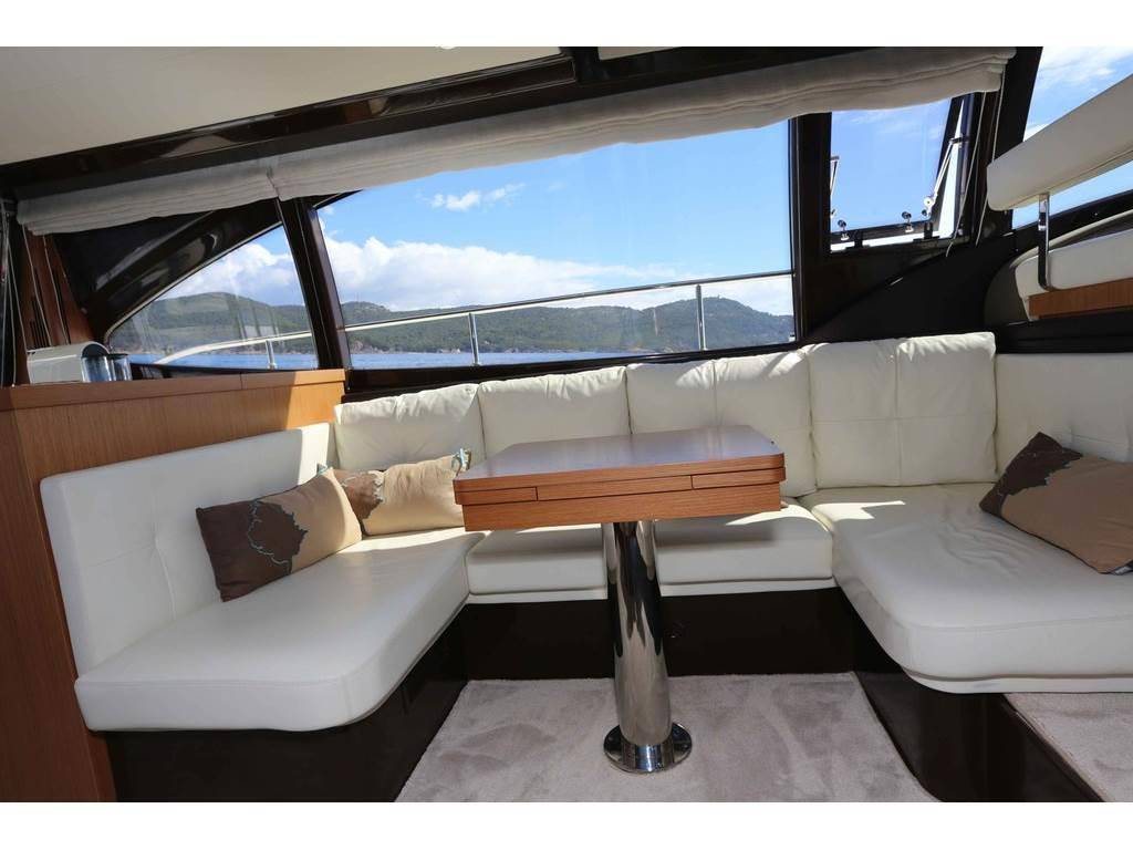 Ferretti yachts 500
