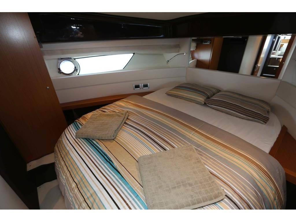 Ferretti yachts 500