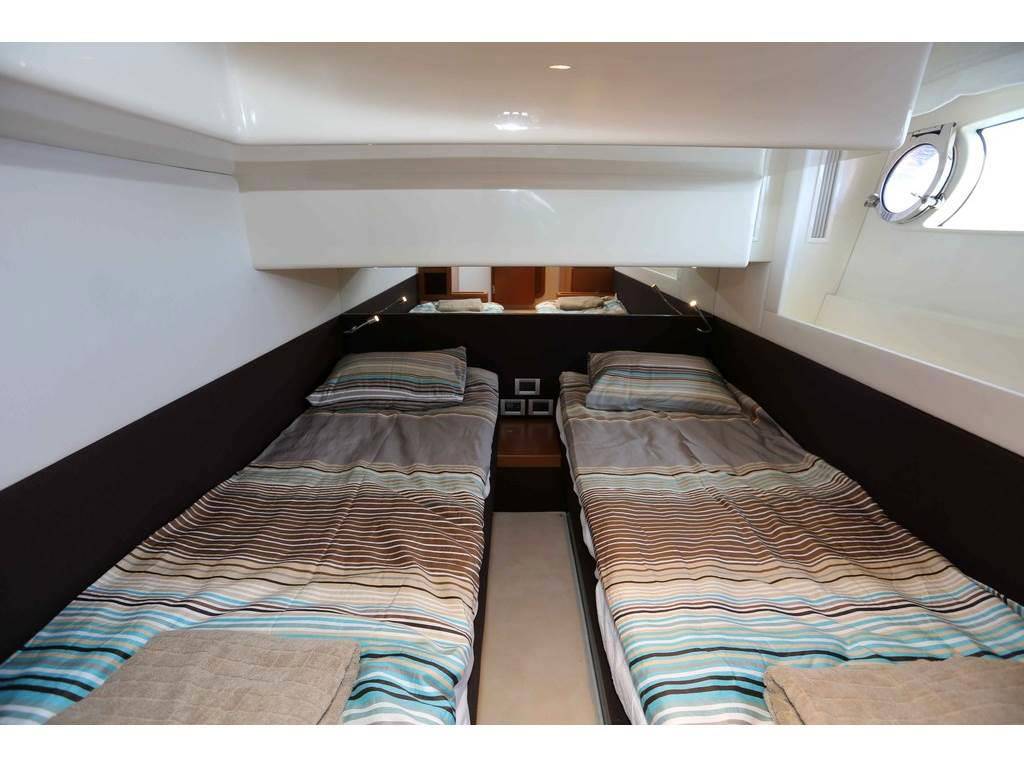 Ferretti yachts 500