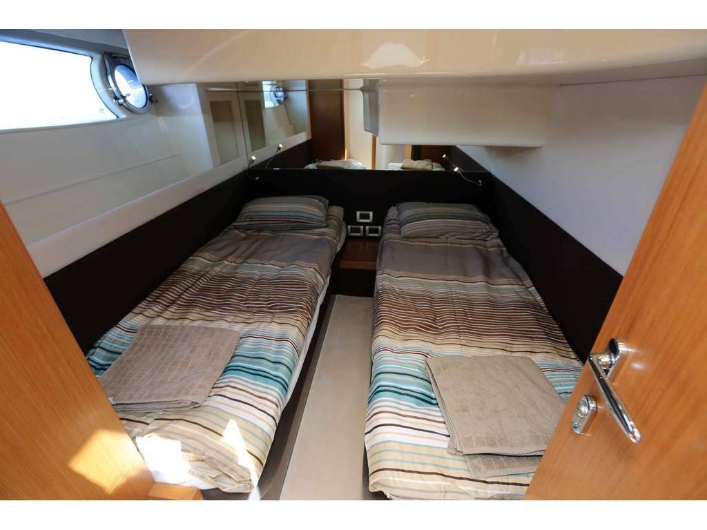 Ferretti yachts 500