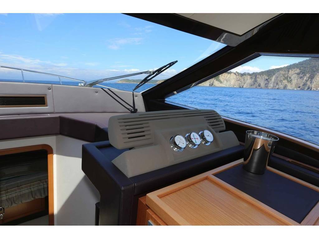 Ferretti yachts 500