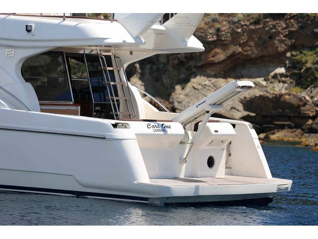 Ferretti yachts 500