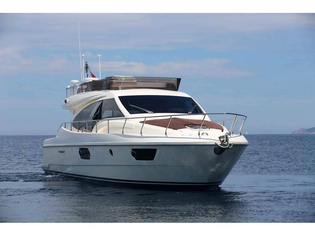 Ferretti yachts 500