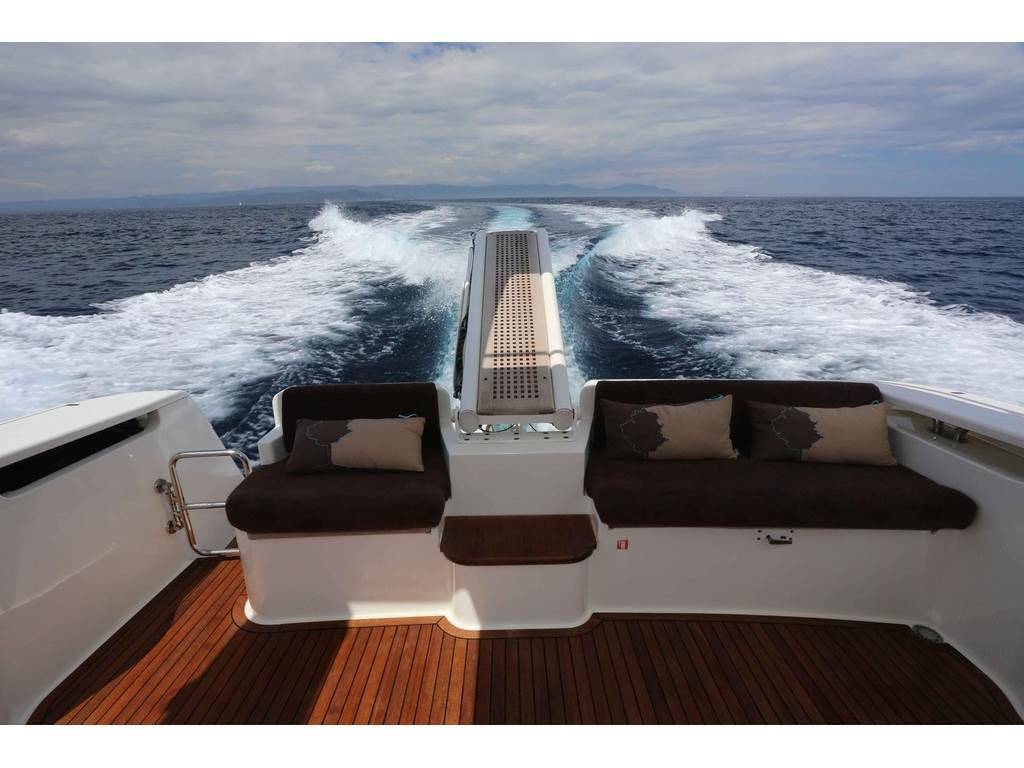 Ferretti yachts 500
