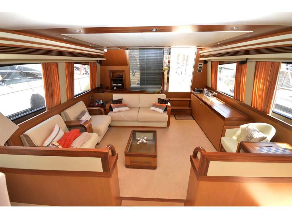 Ferretti yachts 690