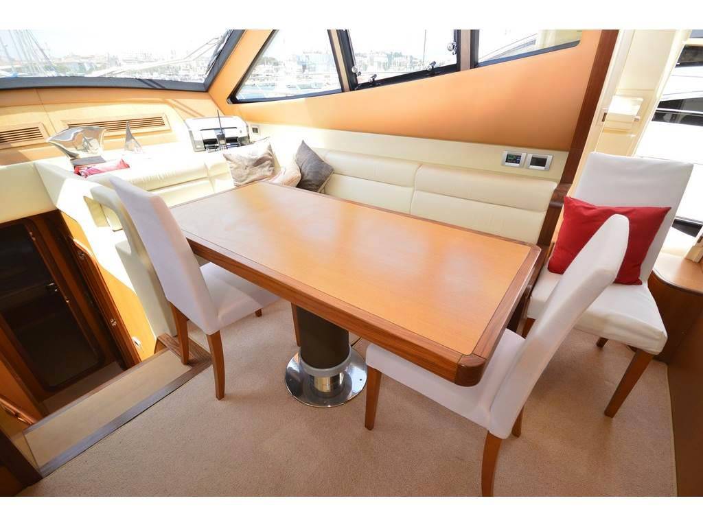 Ferretti yachts 690