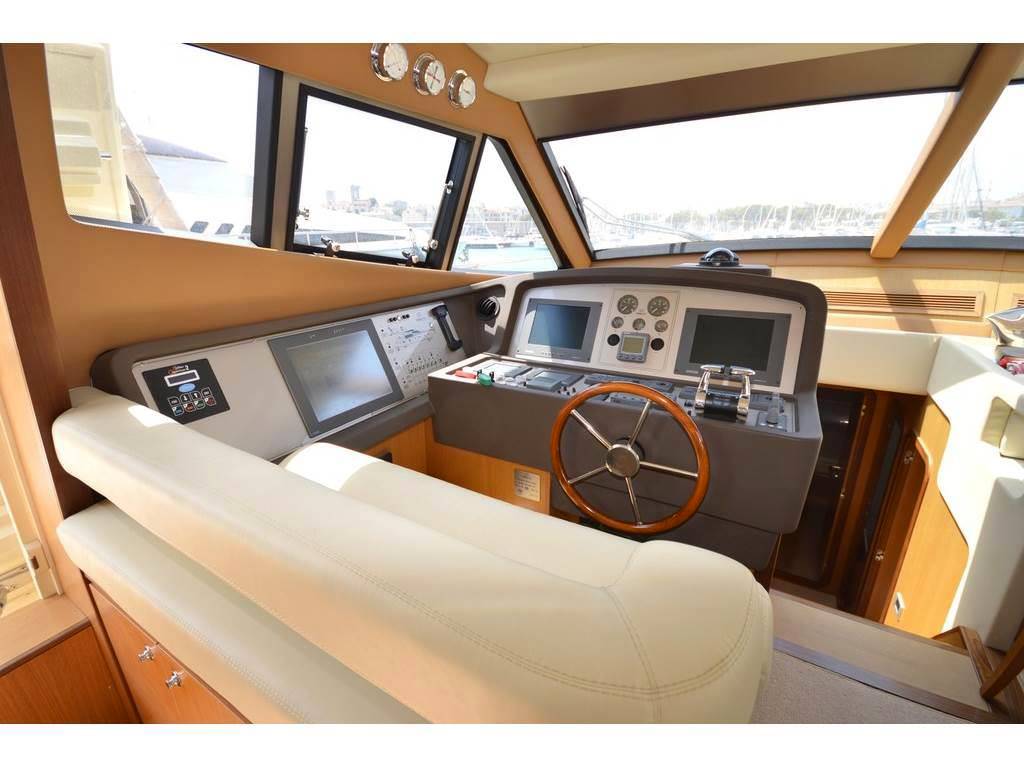Ferretti yachts 690