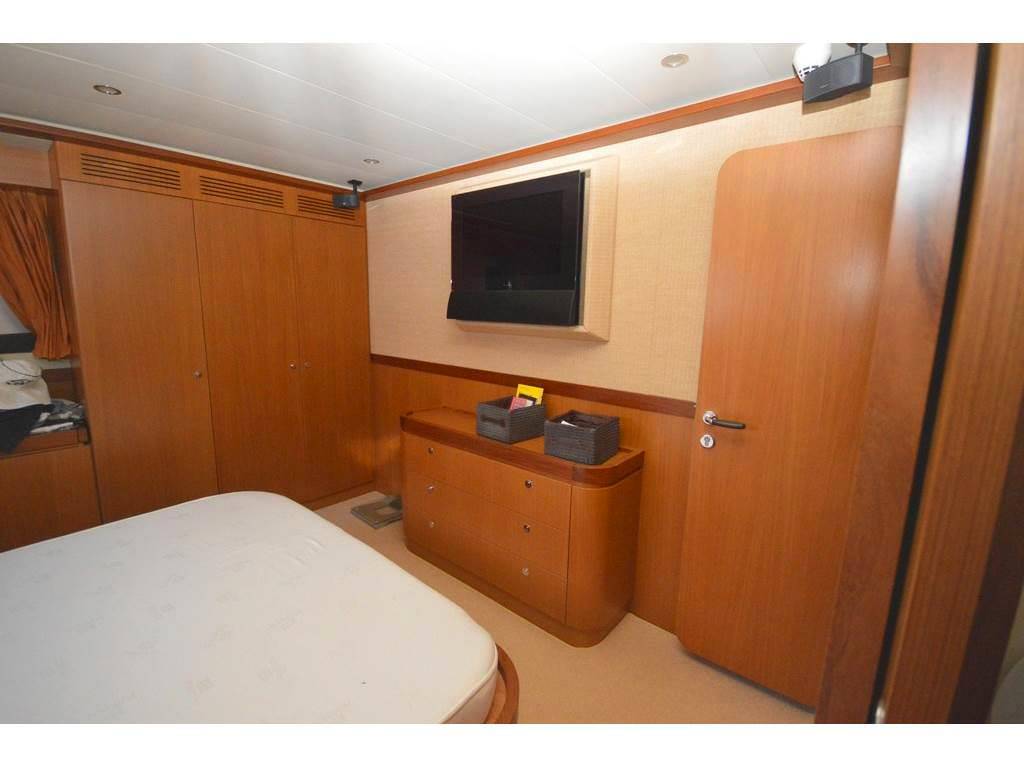 Ferretti yachts 690