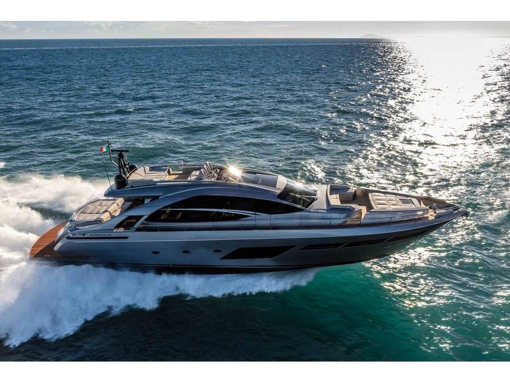 Pershing 8x
