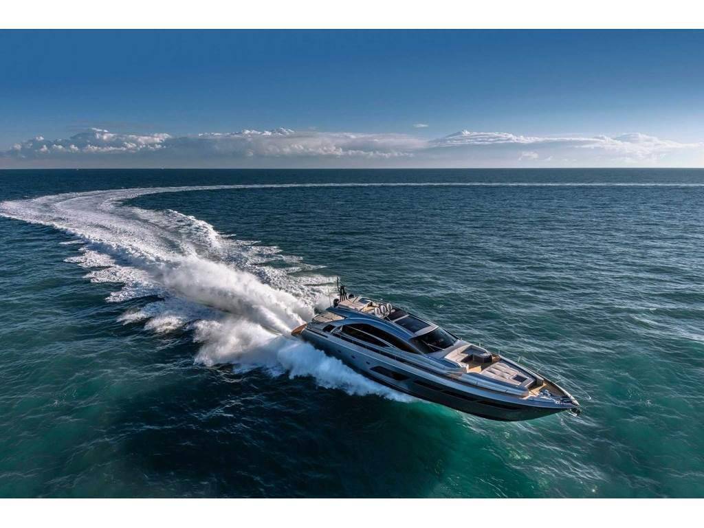 Pershing 8x
