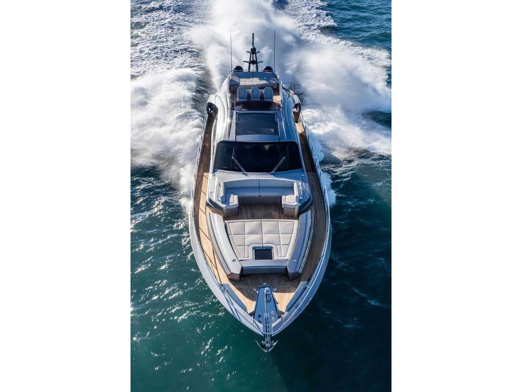 Pershing 8x