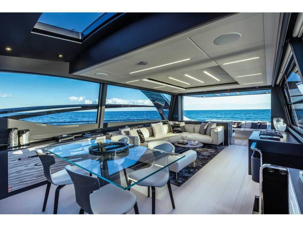 Pershing 8x