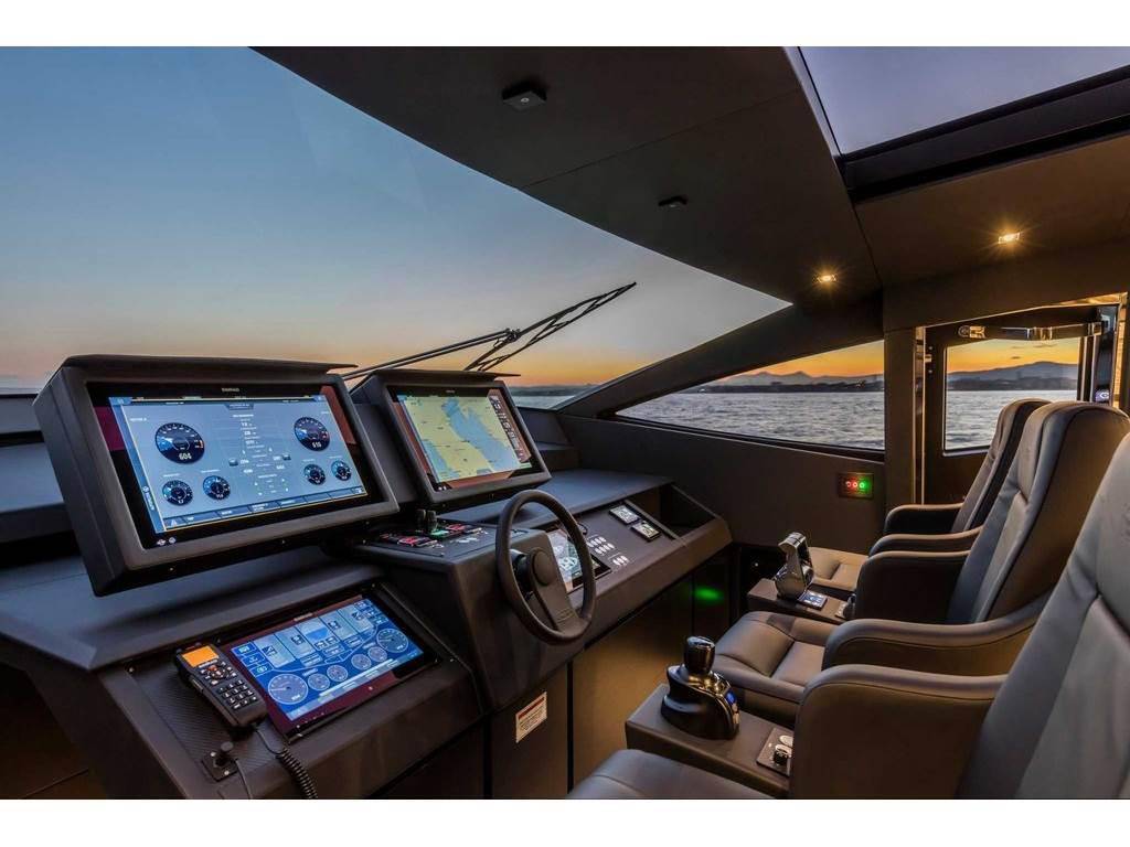 Pershing 8x