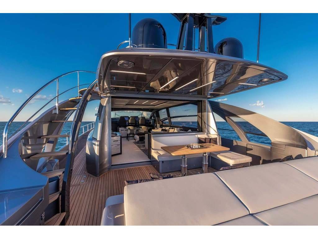Pershing 8x