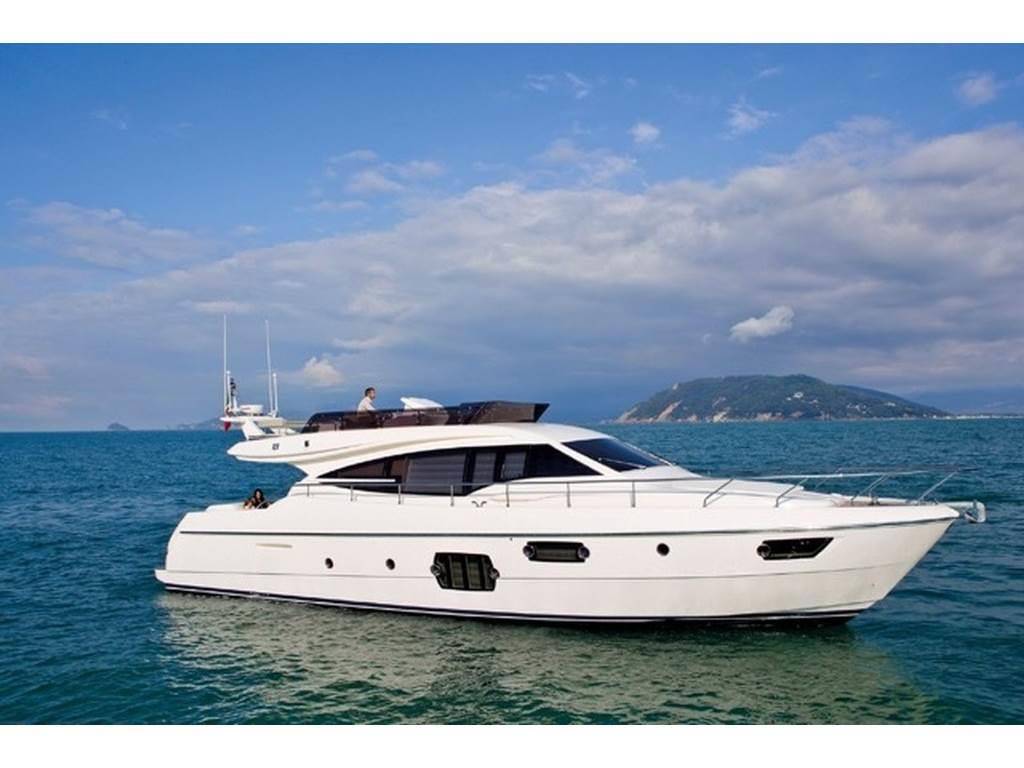Ferretti yachts 620
