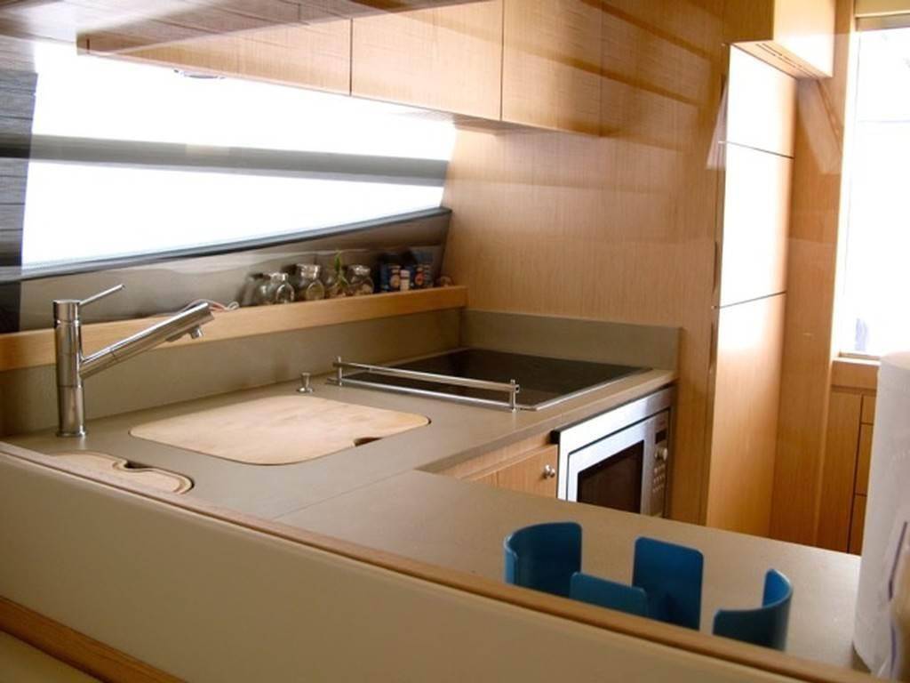 Ferretti yachts 620