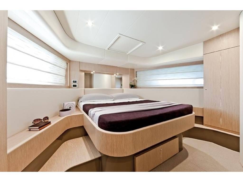 Ferretti yachts 620