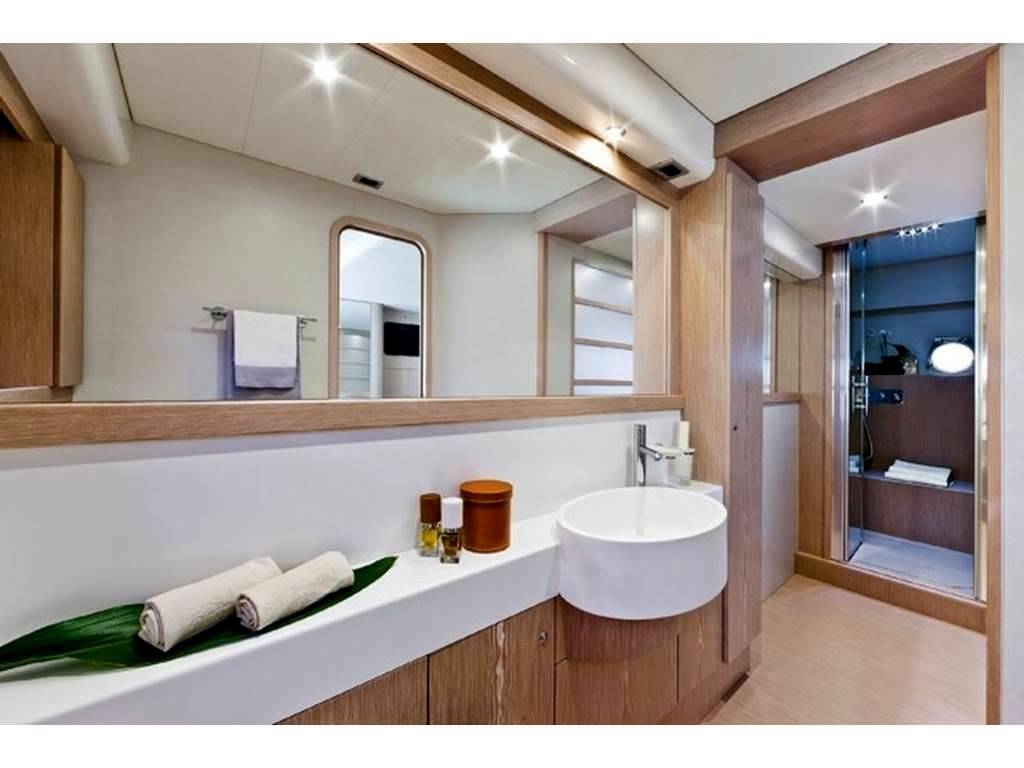 Ferretti yachts 620