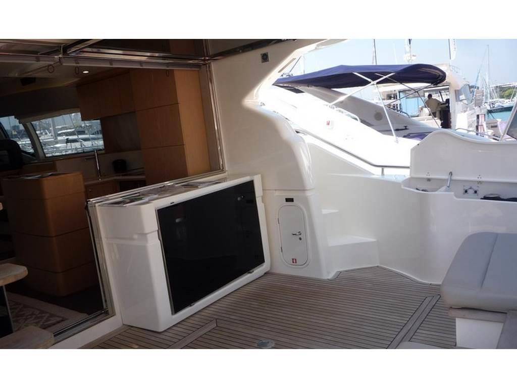 Ferretti yachts 530