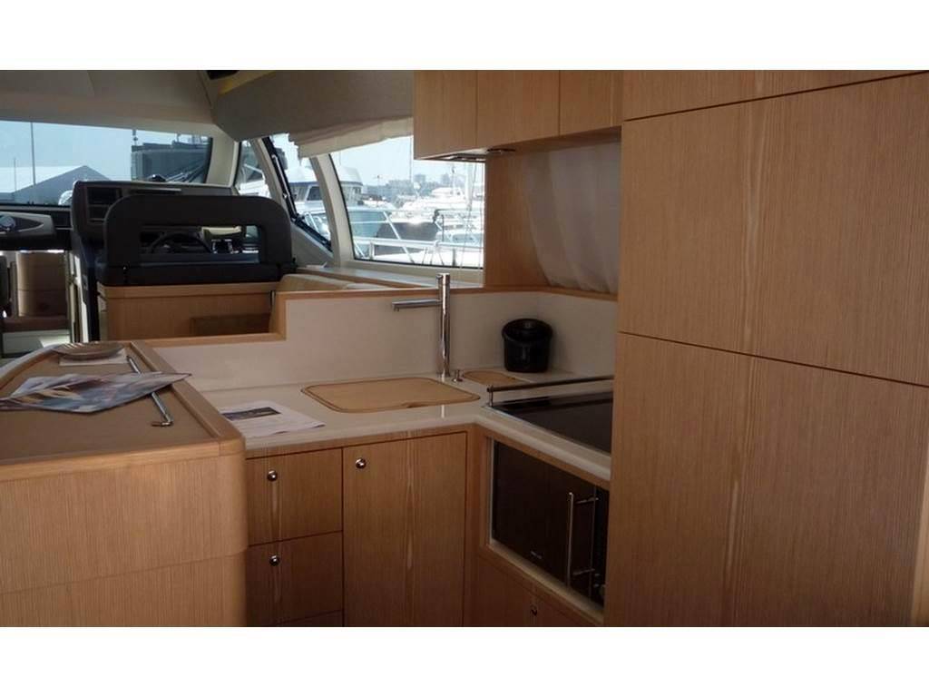 Ferretti yachts 530