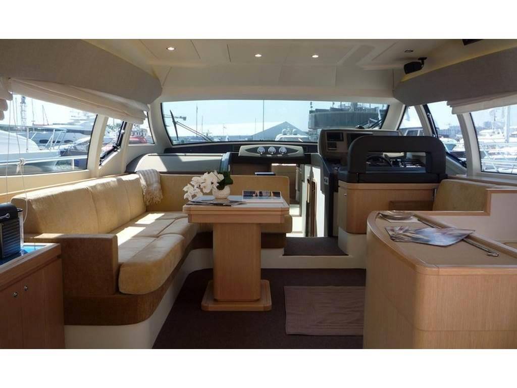 Ferretti yachts 530