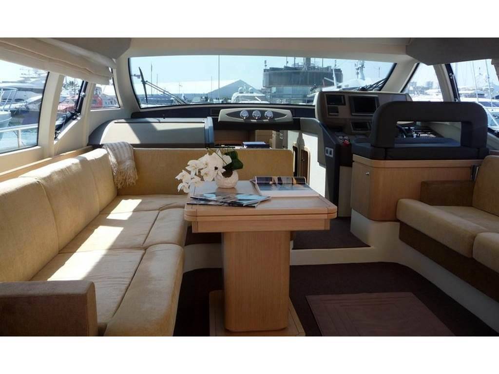 Ferretti yachts 530