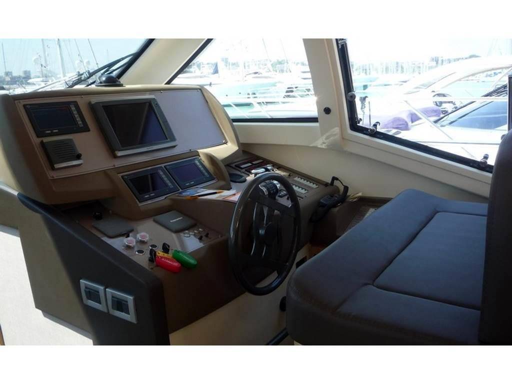 Ferretti yachts 530