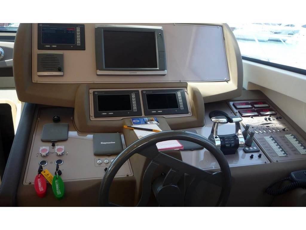 Ferretti yachts 530