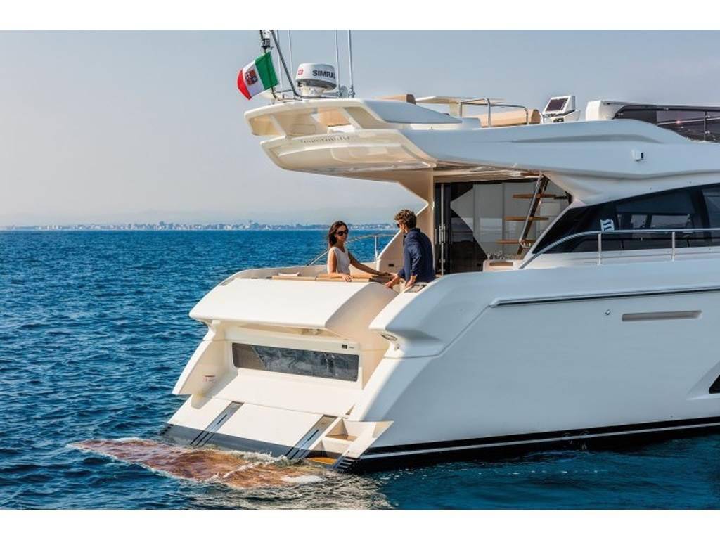 Ferretti yachts 550