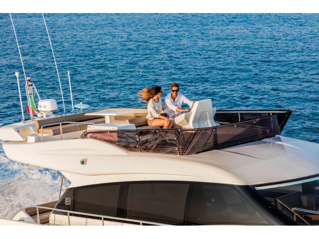 Ferretti yachts 550