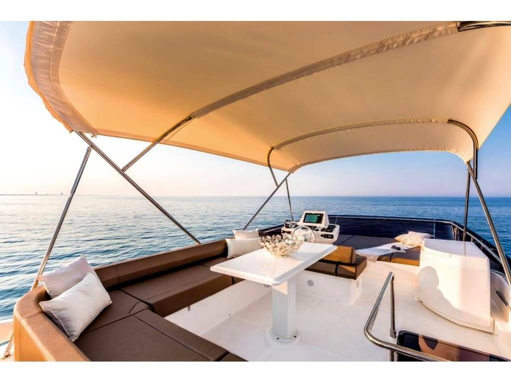 Ferretti yachts 550