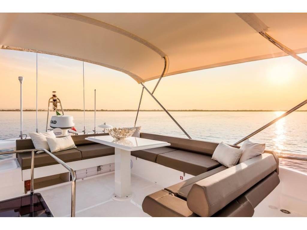 Ferretti yachts 550