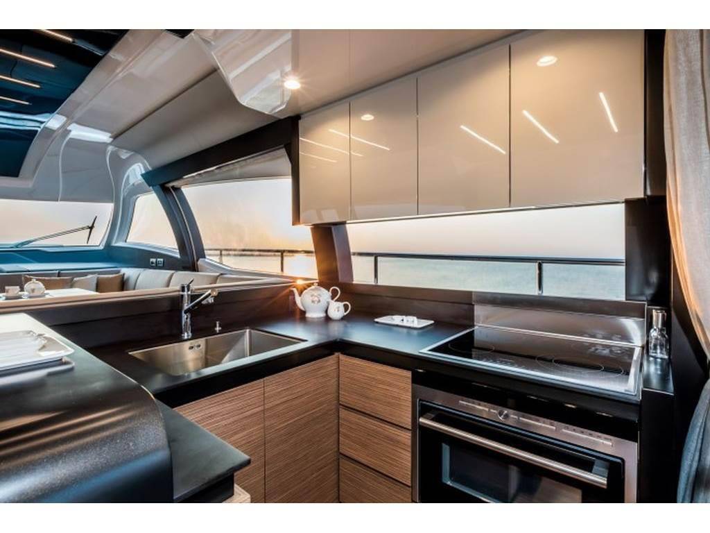 Ferretti yachts 550