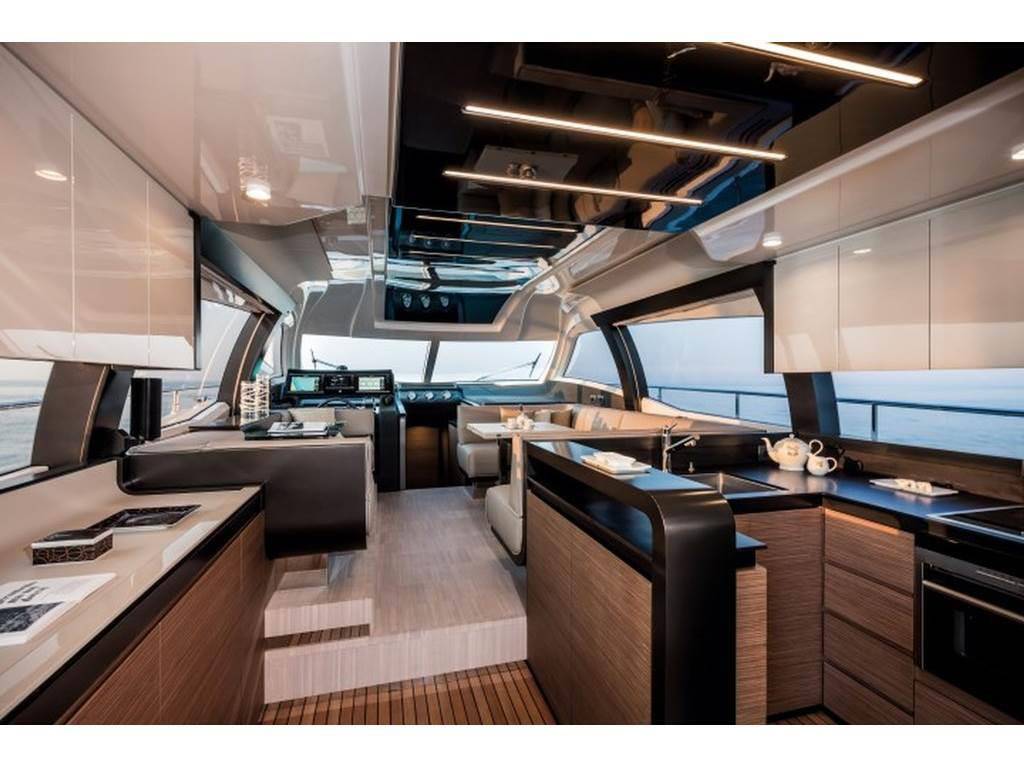 Ferretti yachts 550