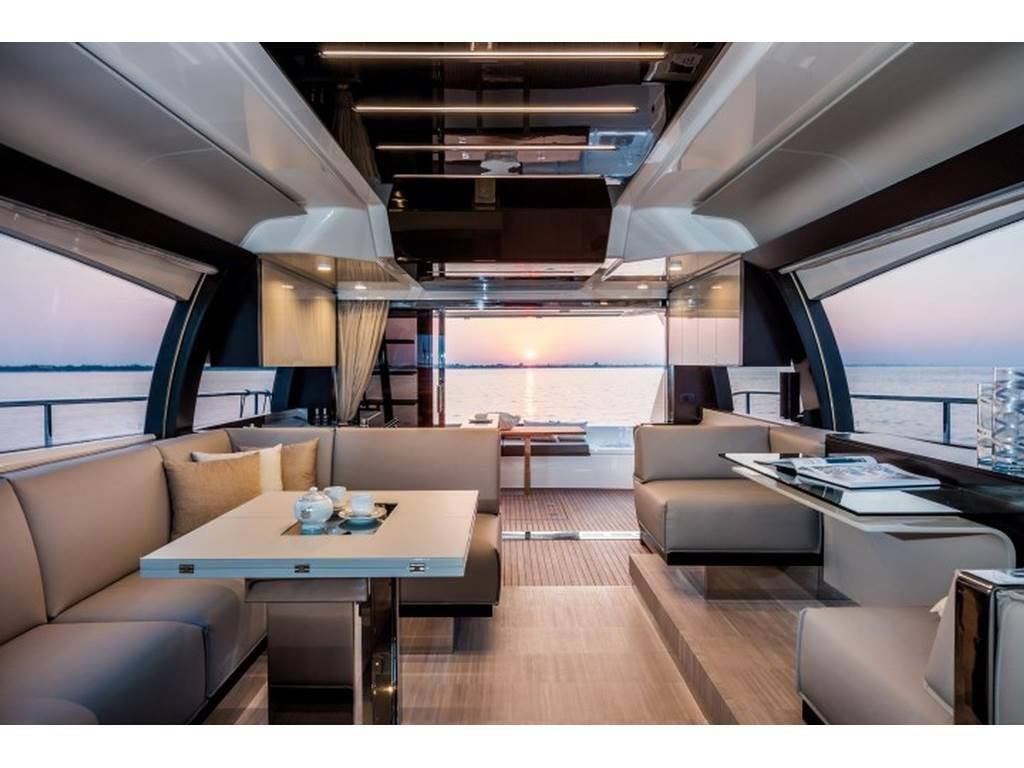 Ferretti yachts 550