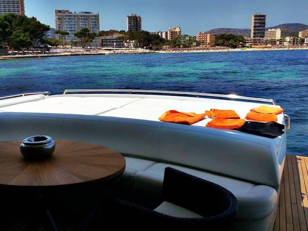 Pershing 76