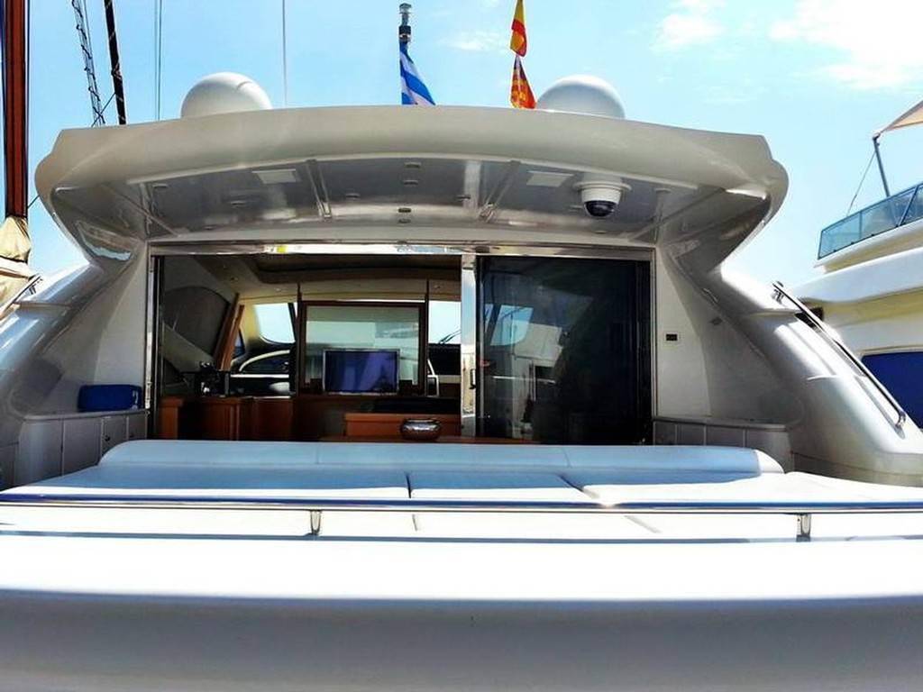 Pershing 76