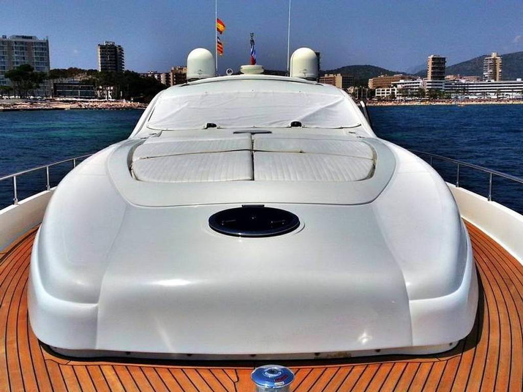 Pershing 76