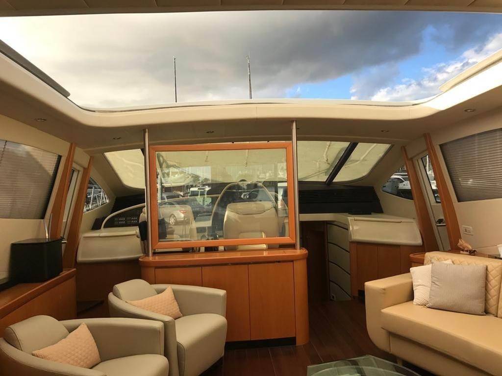 Pershing 76