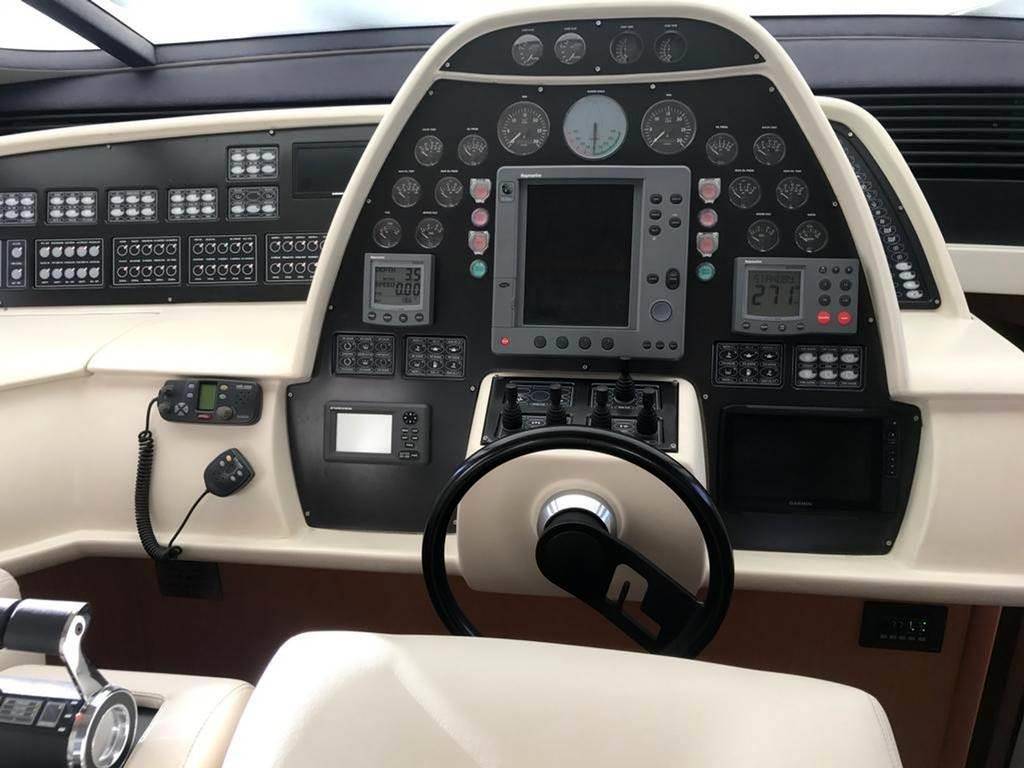 Pershing 76