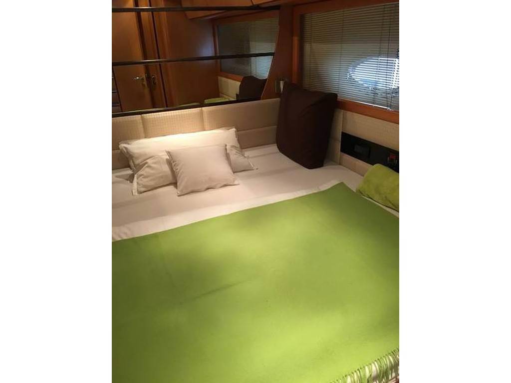 Pershing 76