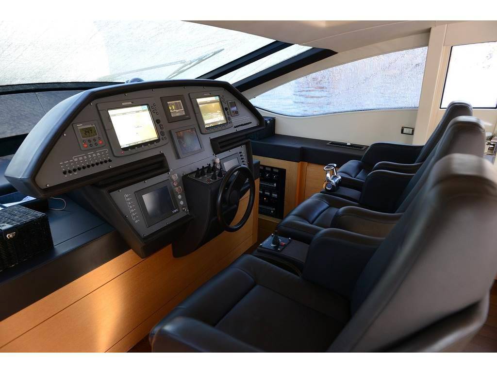 Pershing 80