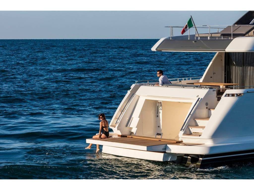 Ferretti yachts 850