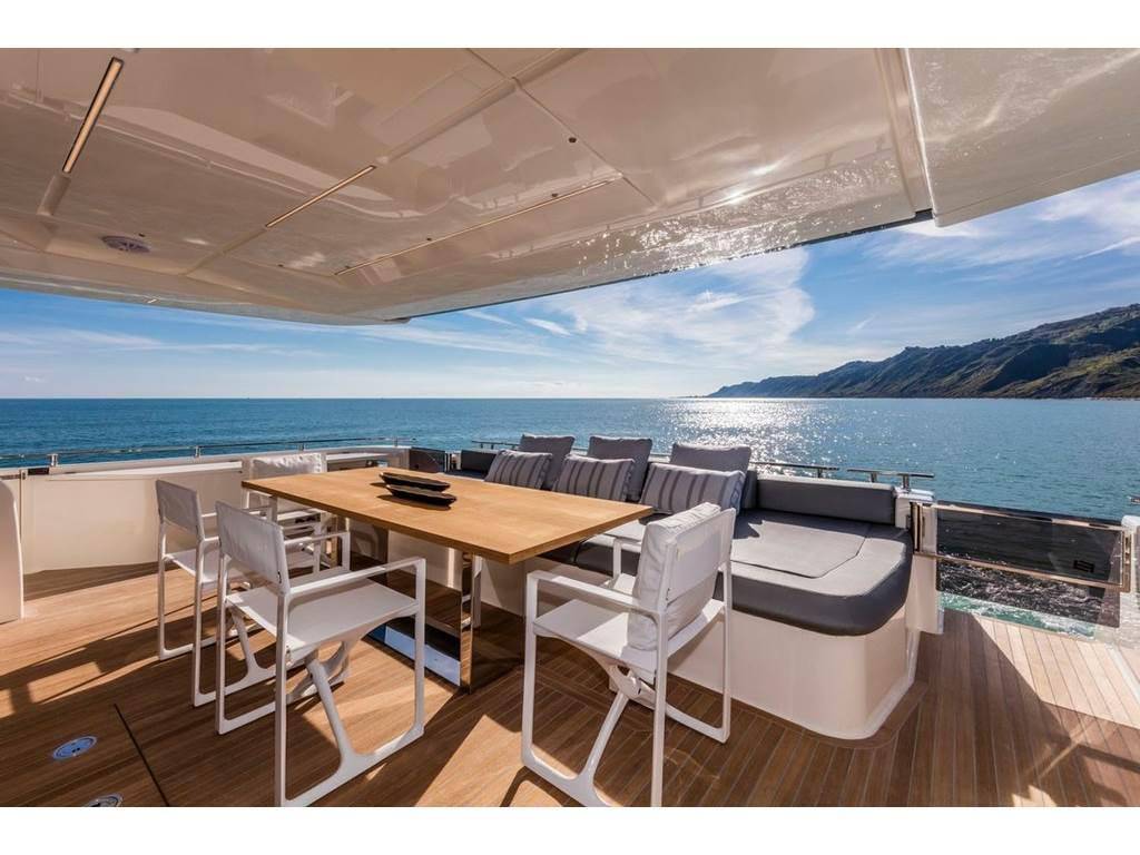 Ferretti yachts 850