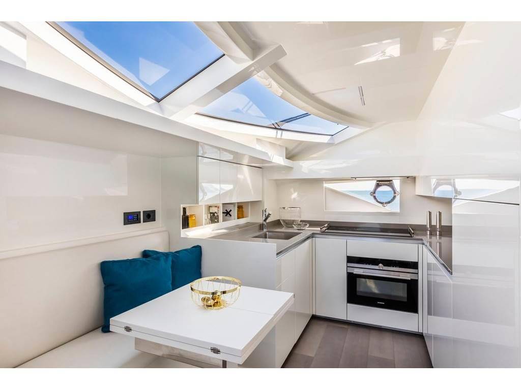 Ferretti yachts 850
