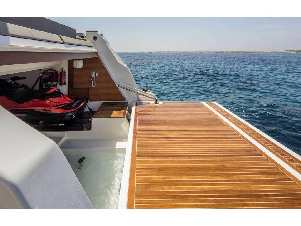 Custom line Navetta 33
