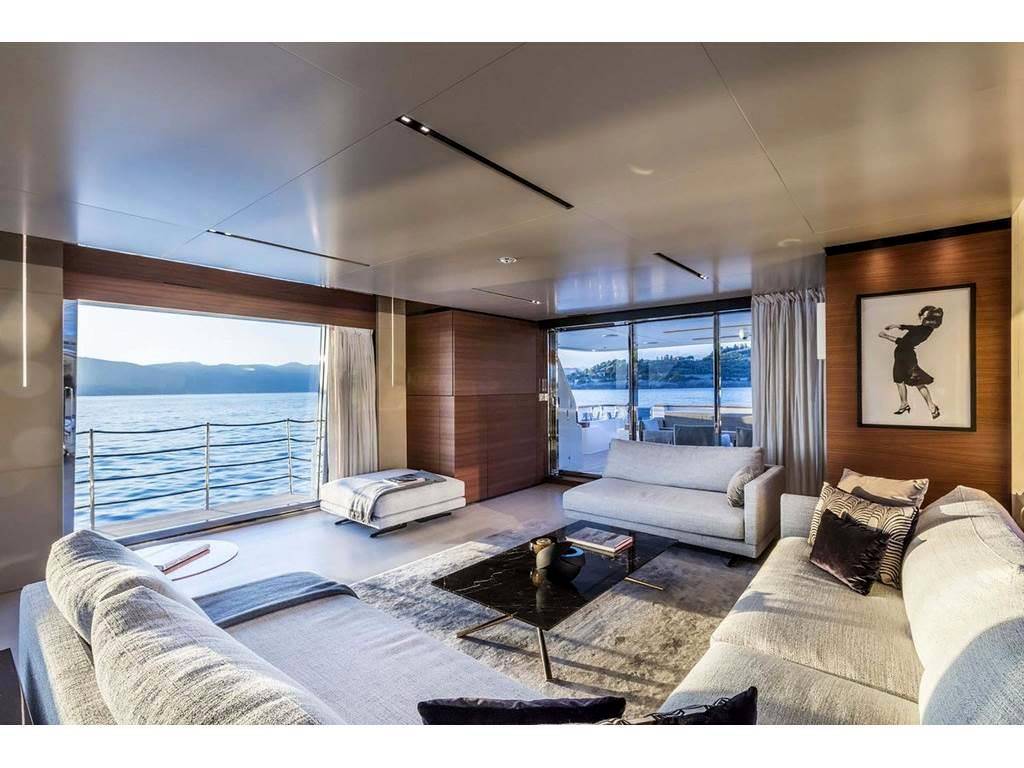 Custom line Navetta 33